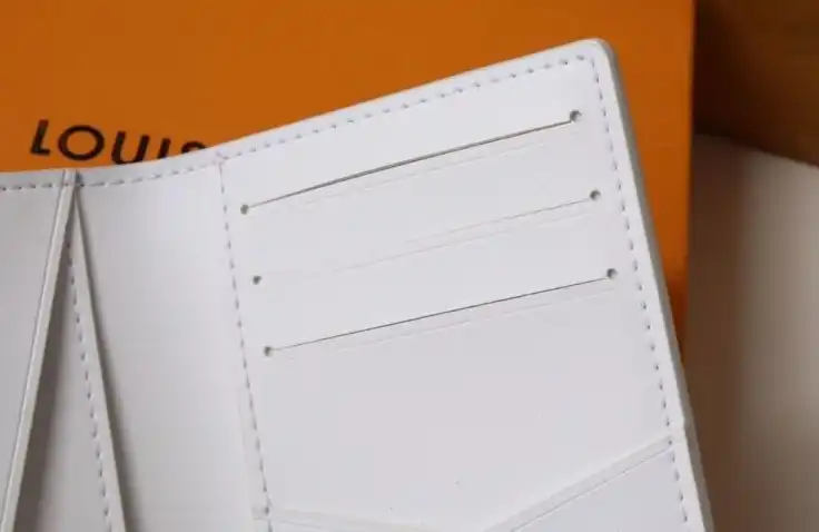 LV Wallets 4178G-0034