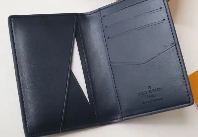 LV Wallets 4178G-0035