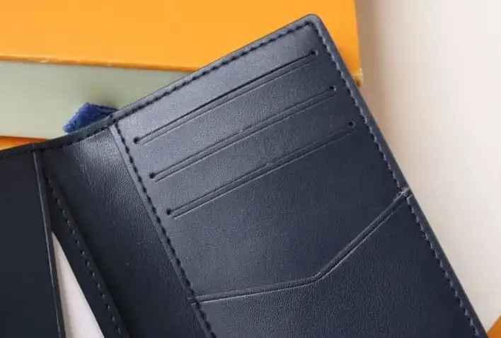 LV Wallets 4178G-0035