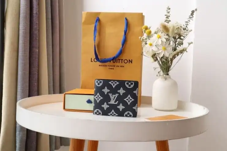 LV Wallets 4178G-0036