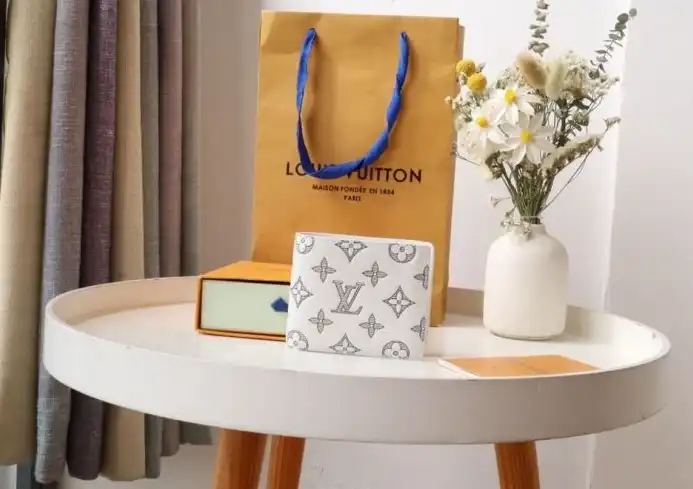 LV Wallets 4178G-0037