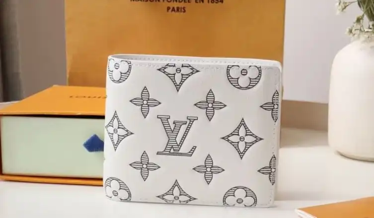 LV Wallets 4178G-0037