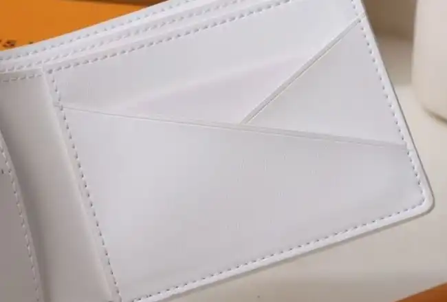 LV Wallets 4178G-0037
