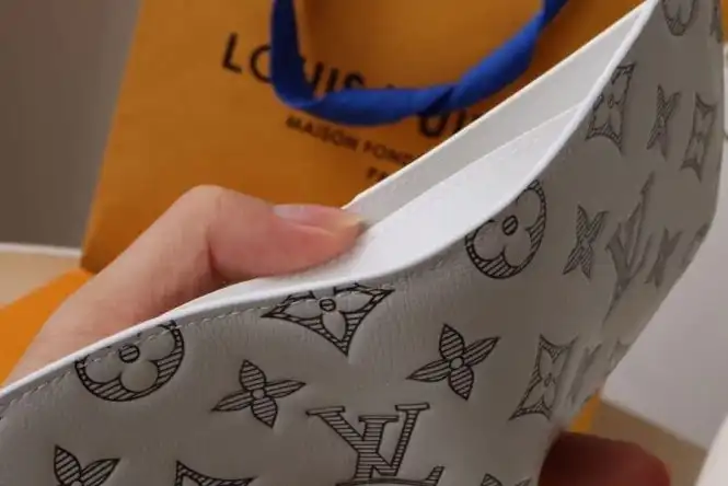 LV Wallets 4178G-0037