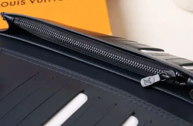 LV Wallets 4178G-0038