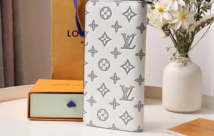 LV Wallets 4178G-0039