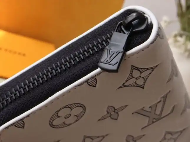 LV Wallets 4178G-0039