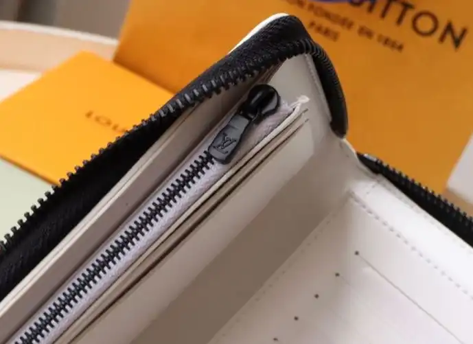 LV Wallets 4178G-0039