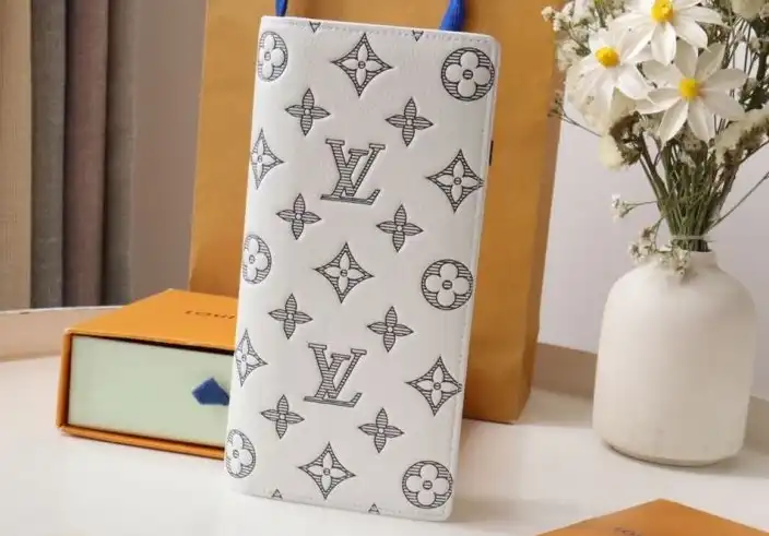 LV Wallets 4178G-0040