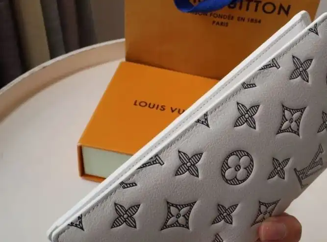 LV Wallets 4178G-0040