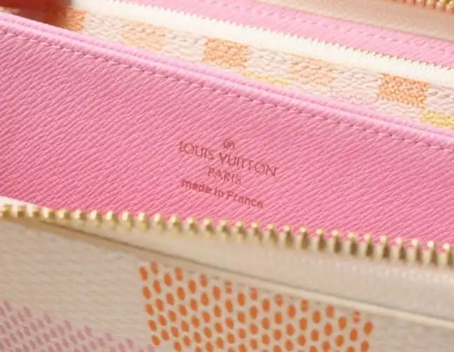 LV Wallets 4178G-0042