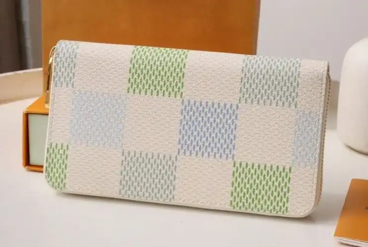 LV Wallets 4178G-0043