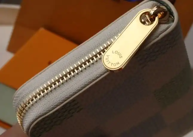 LV Wallets 4178G-0043