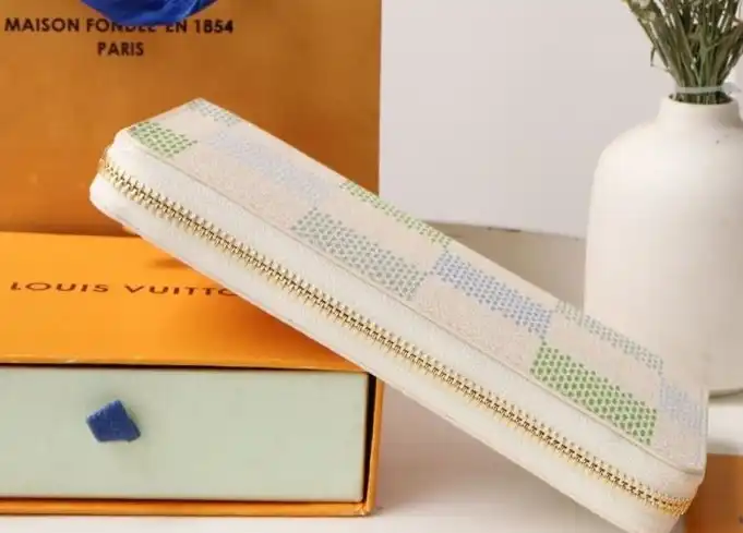 LV Wallets 4178G-0043