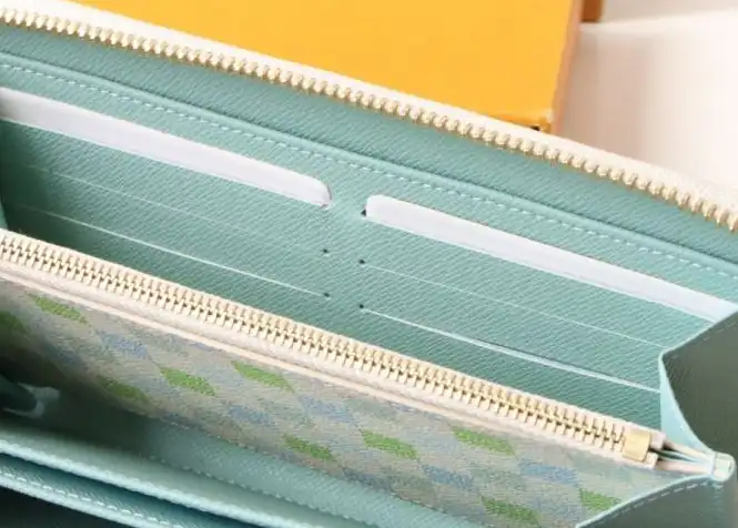 LV Wallets 4178G-0043