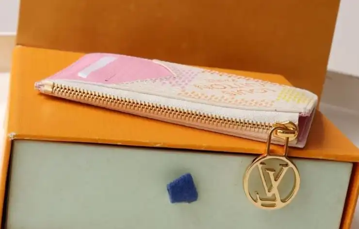 LV Wallets 4178G-0047