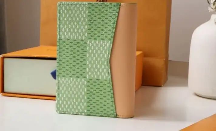 LV Wallets 4178G-0055