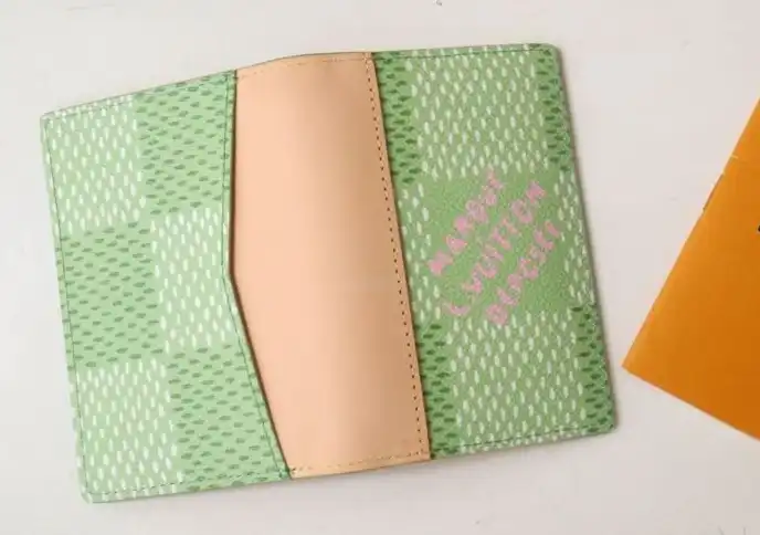 LV Wallets 4178G-0055