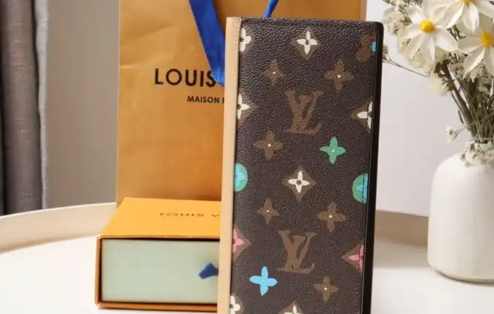 LV Wallets 4178G-0057