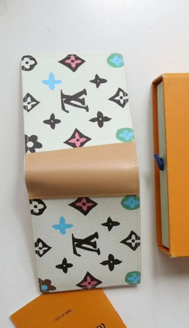 LV Wallets 4178G-0058