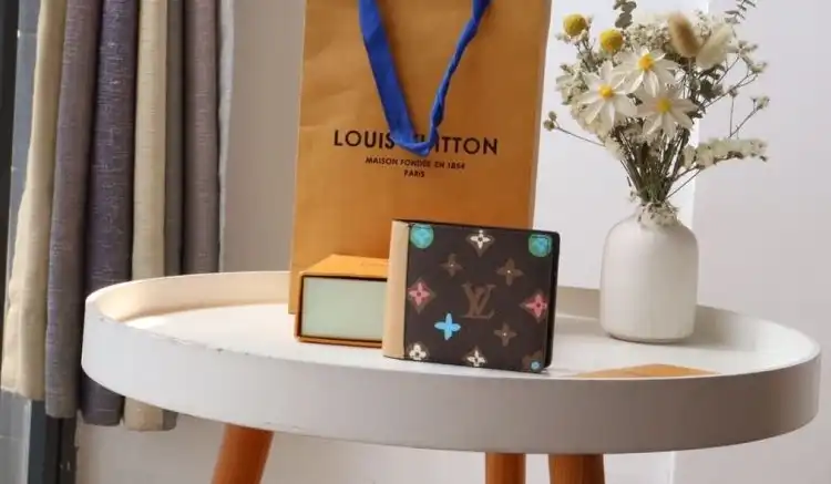 LV Wallets 4178G-0059