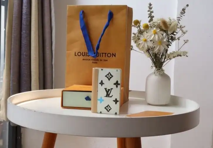 LV Wallets 4178G-0061