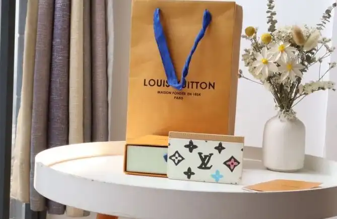 LV Wallets 4178G-0062