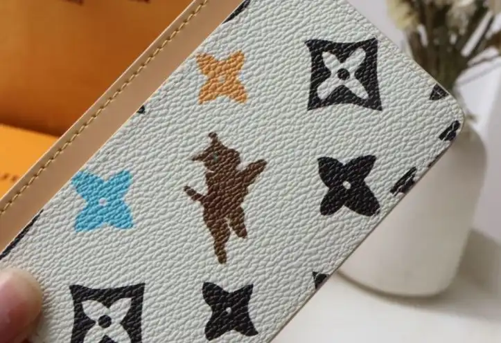 LV Wallets 4178G-0062