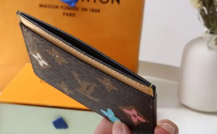 LV Wallets 4178G-0063