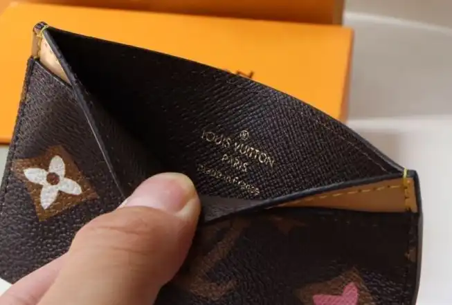 LV Wallets 4178G-0063