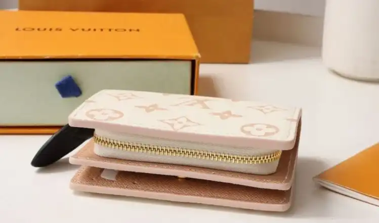 LV Wallets 4178G-0072