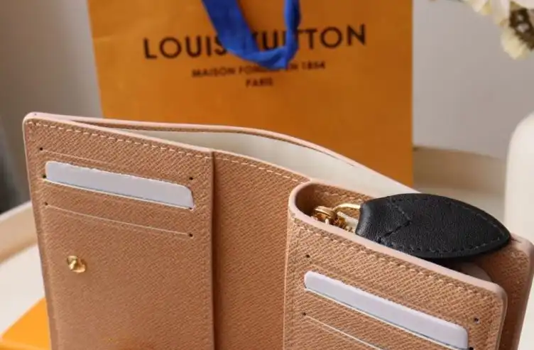 LV Wallets 4178G-0072