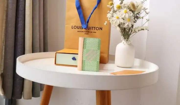 LV Wallets 4178G-0079