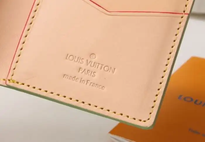 LV Wallets 4178G-0079