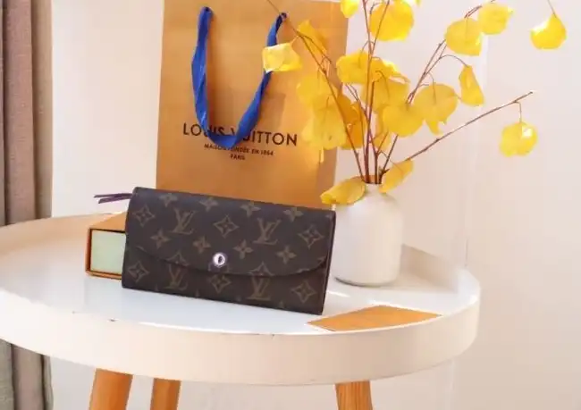 LV Wallets 4178G-0082