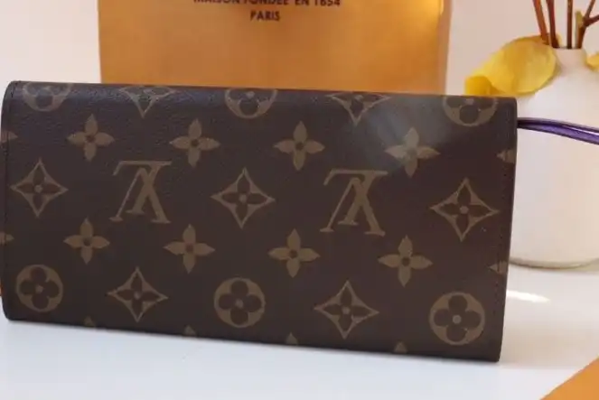 LV Wallets 4178G-0082