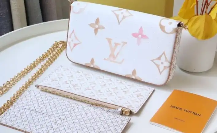 LV Wallets 4178G-0087