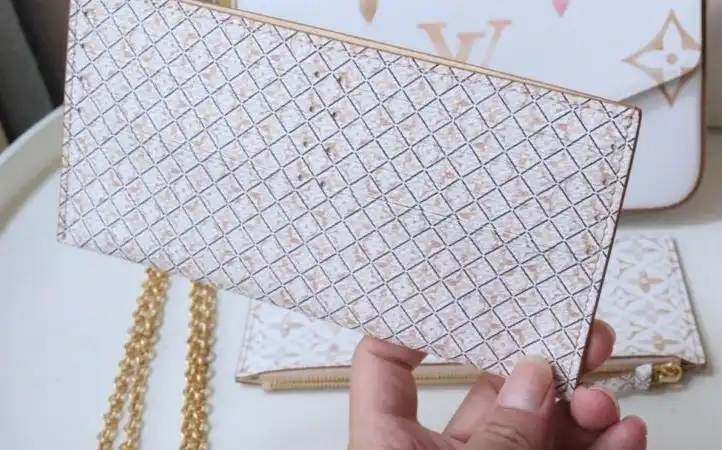 LV Wallets 4178G-0087