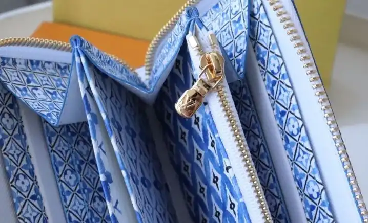 LV Wallets 4178G-0088