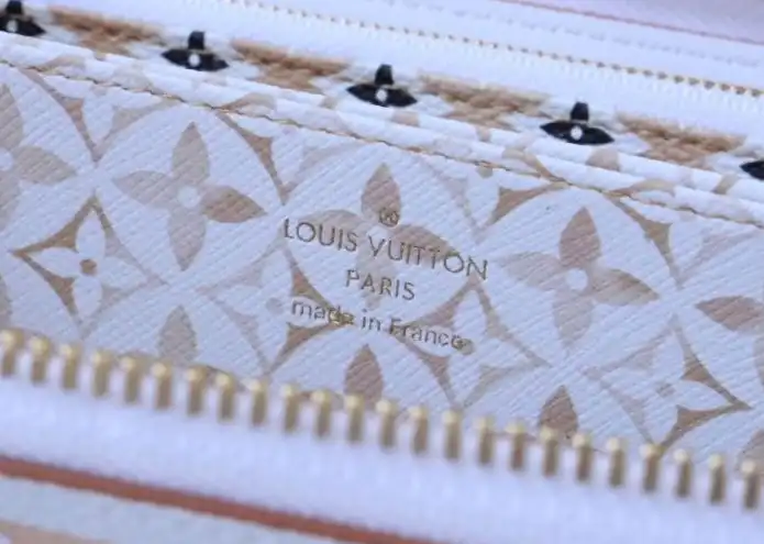 LV Wallets 4178G-0089