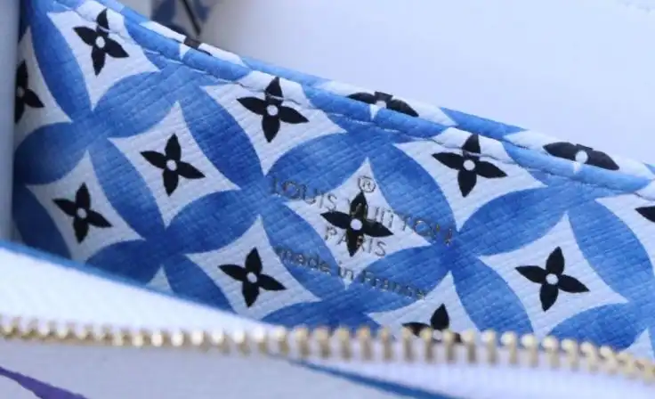 LV Wallets 4178G-0091