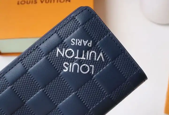LV Wallets 4178G-0100