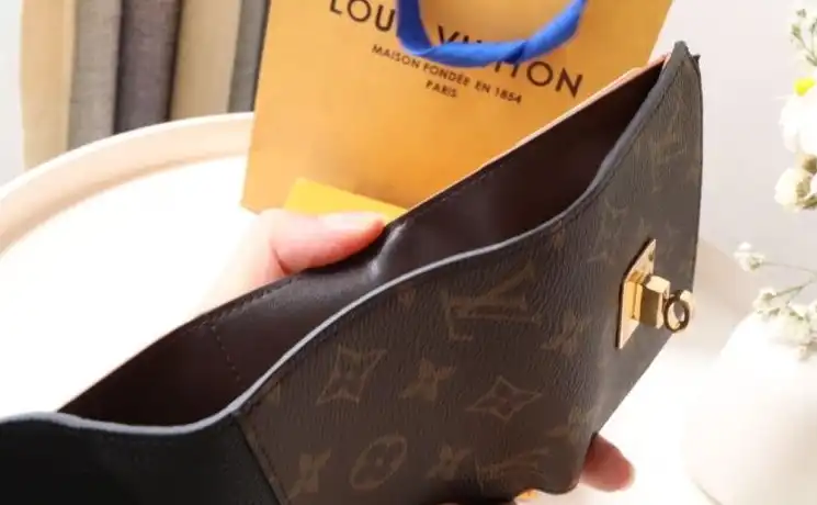 LV Wallets 4178G-0103