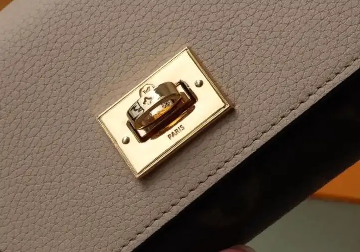 LV Wallets 4178G-0104