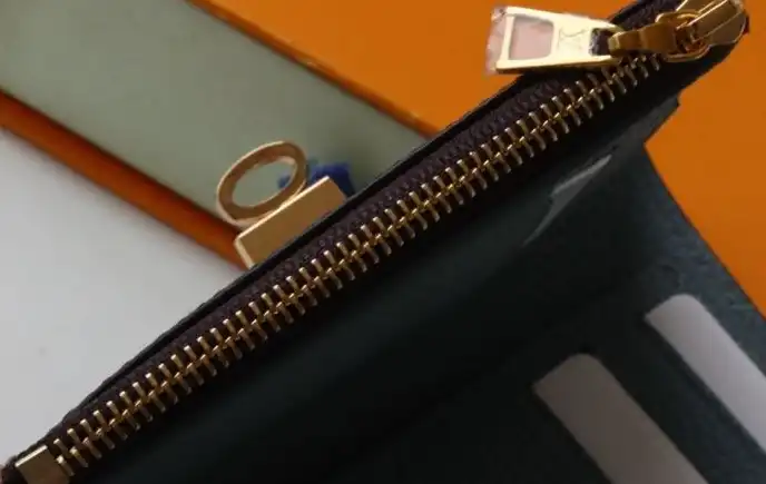 LV Wallets 4178G-0104