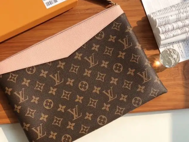 LV Clutch Bags 4178G-0111