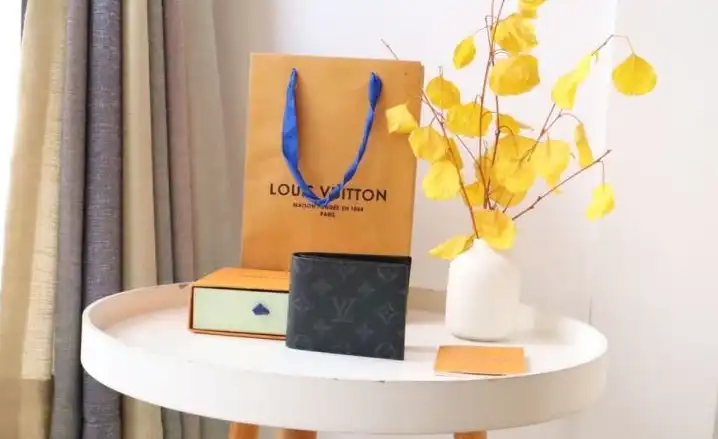 LV Wallets 4178G-0118