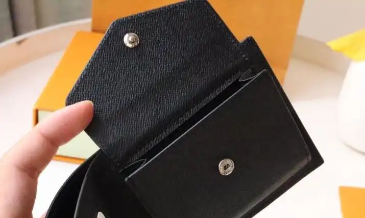 LV Wallets 4178G-0118