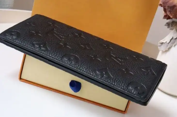 LV Wallets 4178G-0121