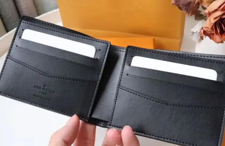 LV Wallets 4178G-0122